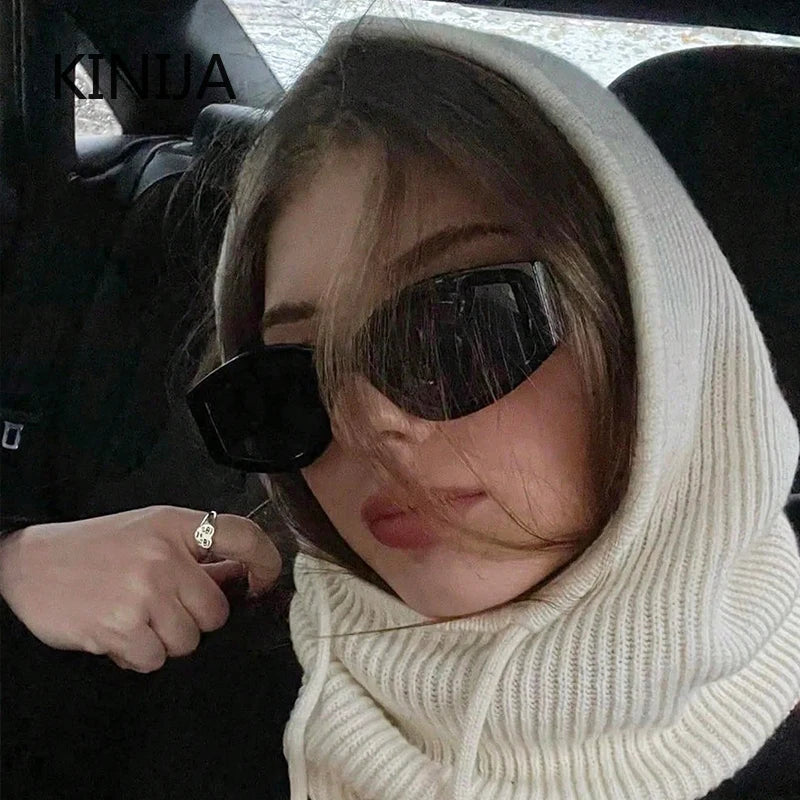 Knitted women's afoule