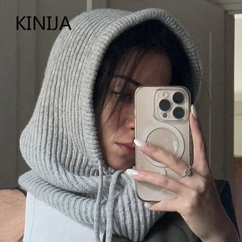 Knitted women's afoule